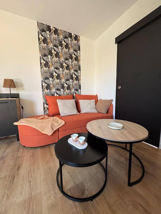 Location de vacances pour 3 personnes, avec terrasse à La Mézière - 2