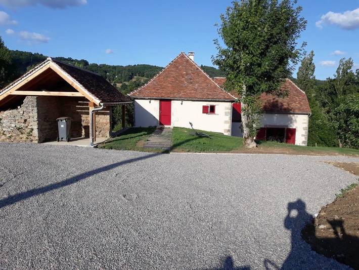 Location de vacances pour 4 personnes, avec jardin ainsi que piscine et vue à Nonards