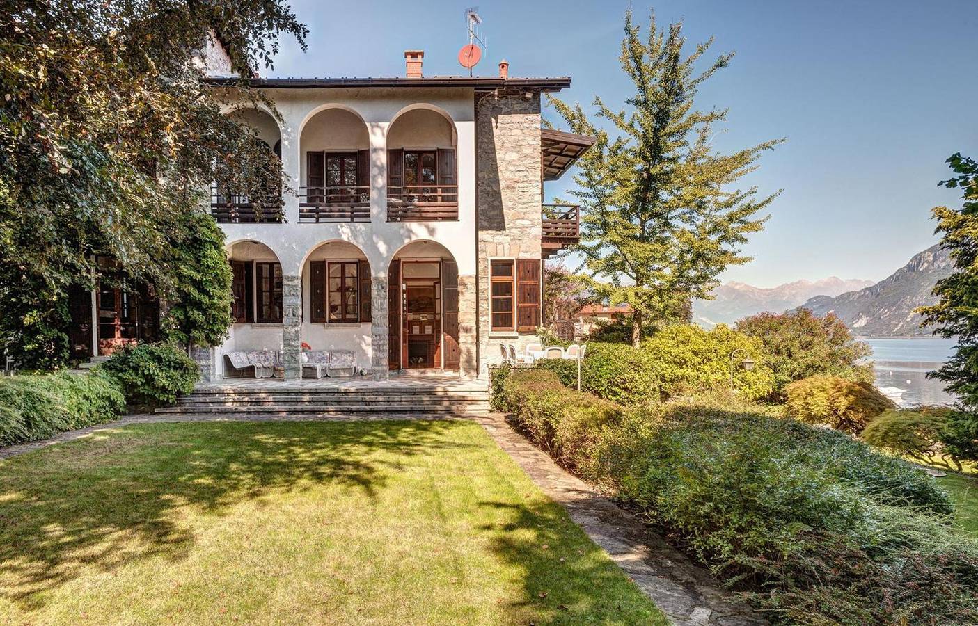 Villa 'Il Cigno Lakeside' mit Seeblick, privater Terrasse und Wlan in Vassena, Oliveto Lario