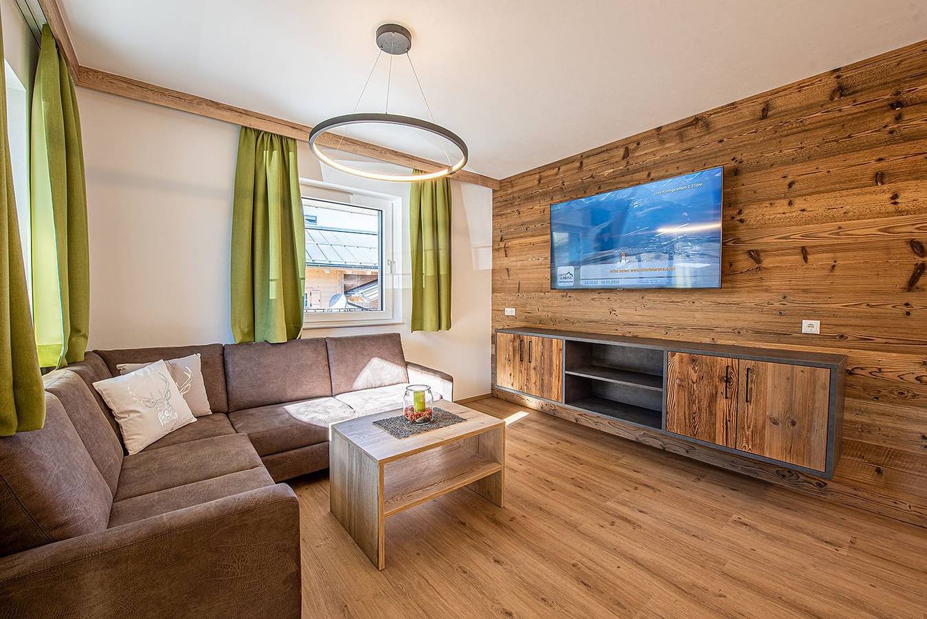Ganze Wohnung, Modernes Apartment mit Bergblick, Sauna und Pistennähe in der Zillertal Arena in Hochkrimml, Krimml