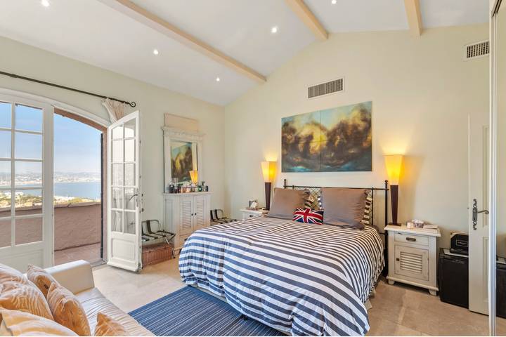 Villa pour 12 personnes, avec jacuzzi ainsi que jardin et piscine, adapté aux familles à Théoule-sur-Mer - 3