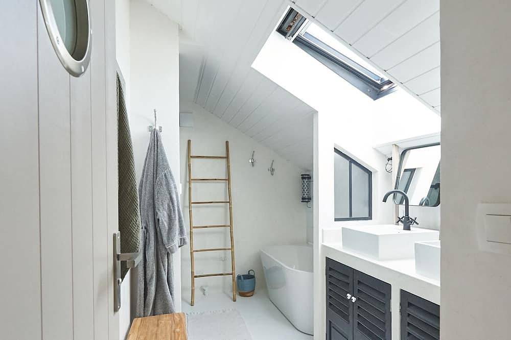 Encantadora casa de madera en una aldea muy tranquila in L'Houmeau, Región de La Rochelle