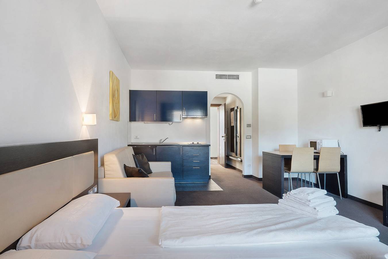 Entire studio, Studio Apartment 'Fewo 202' with Mountain View, Wi-Fi and Air Conditioning in St. Jakob (Laifers), Leifers