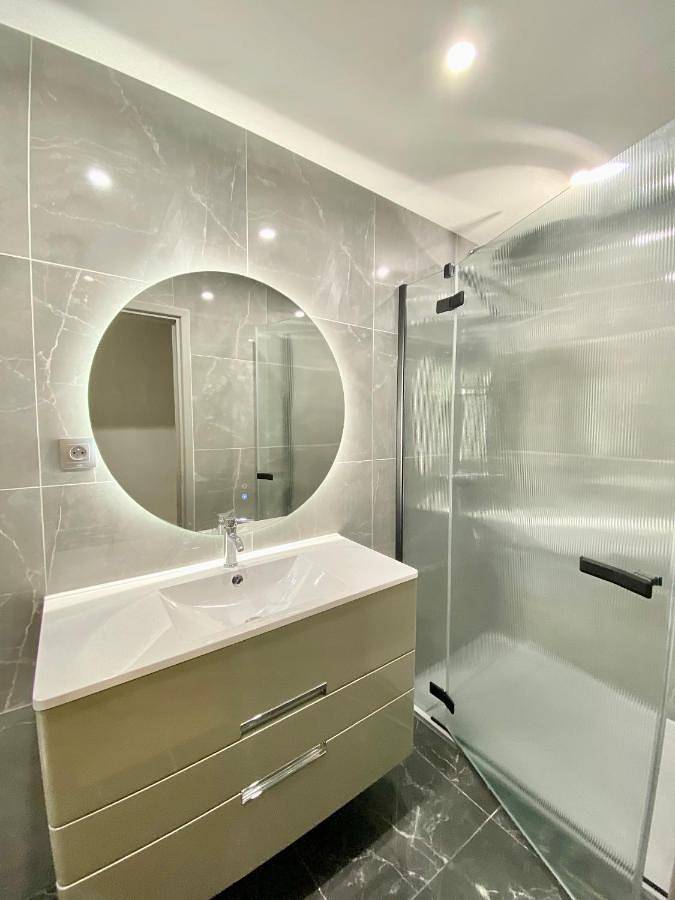 Location de vacances pour 2 personnes, avec Terrasse et Jardin ainsi que Piscine et Vue à Contes - 3