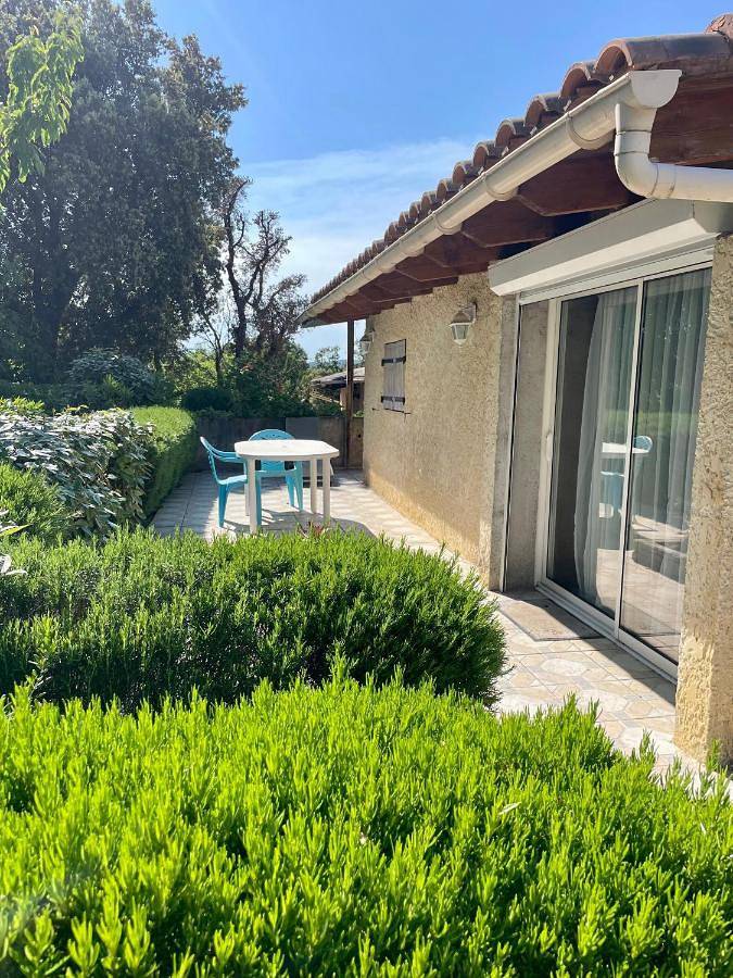 Location de vacances pour 2 personnes, avec vue ainsi que piscine et terrasse à Réauville - 3