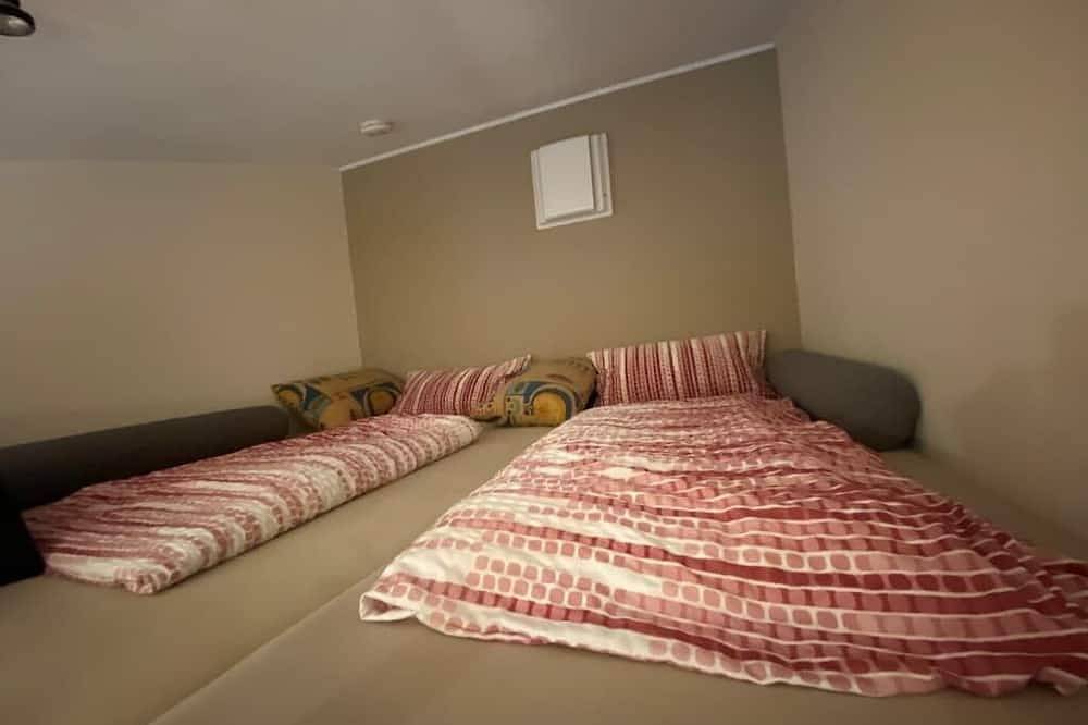 Ganze Wohnung, Gemütlicher Bungalow 75 m2 für bis zu 6 Personen in Wackersdorf, Naturpark Oberpfälzer Wald