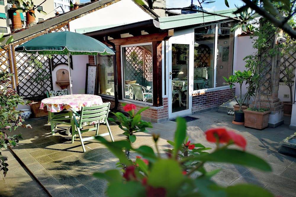Apartamento entero, Cosy apartment with garden terrace, close to the central station and city center in Milán, Provincia de Milan