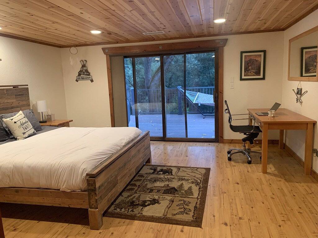 Vista Chalet-Yosemite and Bass Lake getaway with Tesla charger in Madera County