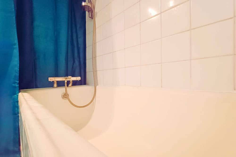 Entire apartment, Le Nid de Basch awaits you! Located in a residential area in the commune of Thiais. in Thiais, Val-de-Marne