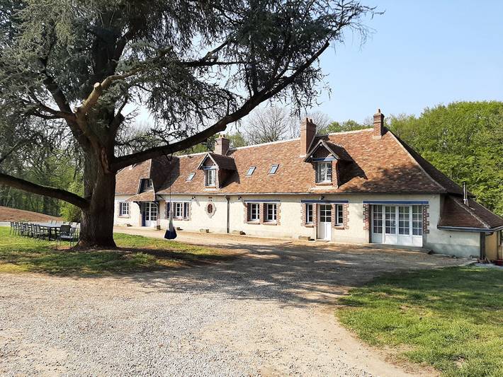 Gîte pour 13 personnes, avec piscine ainsi que jardin et terrasse