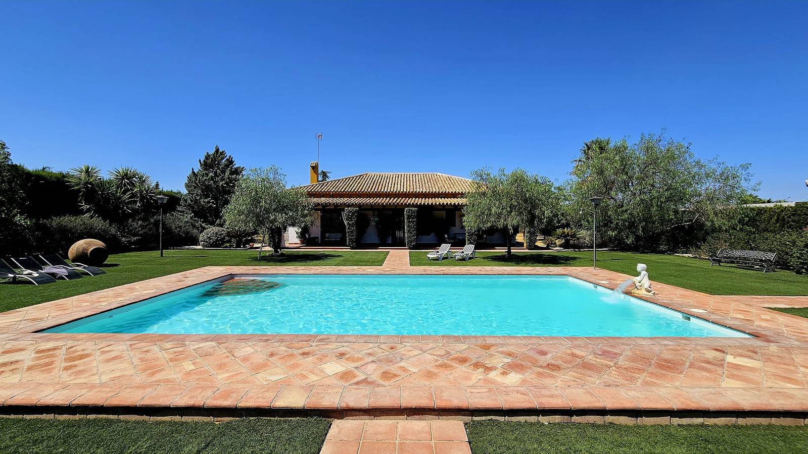 Casa de vacaciones 'Casa Rural Azahares De Marchena' con piscina privada, Wi-Fi y aire acondicionado in Marchena, Provincia de Sevilla