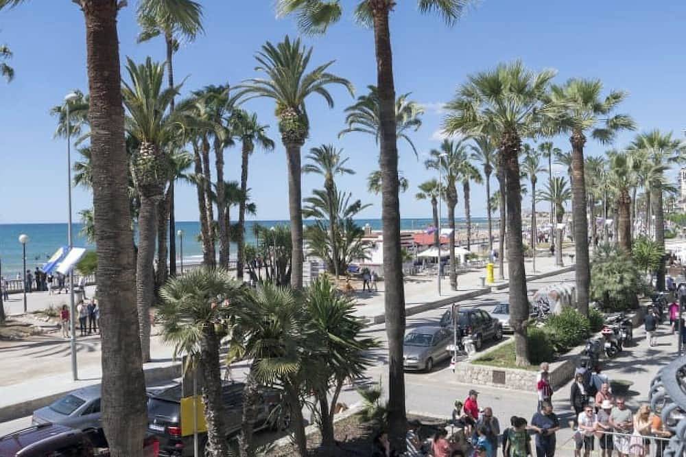Entire apartment, Batlló: In front of the Ribera Beach, in the center of Sitges. in Sitges, Garraf