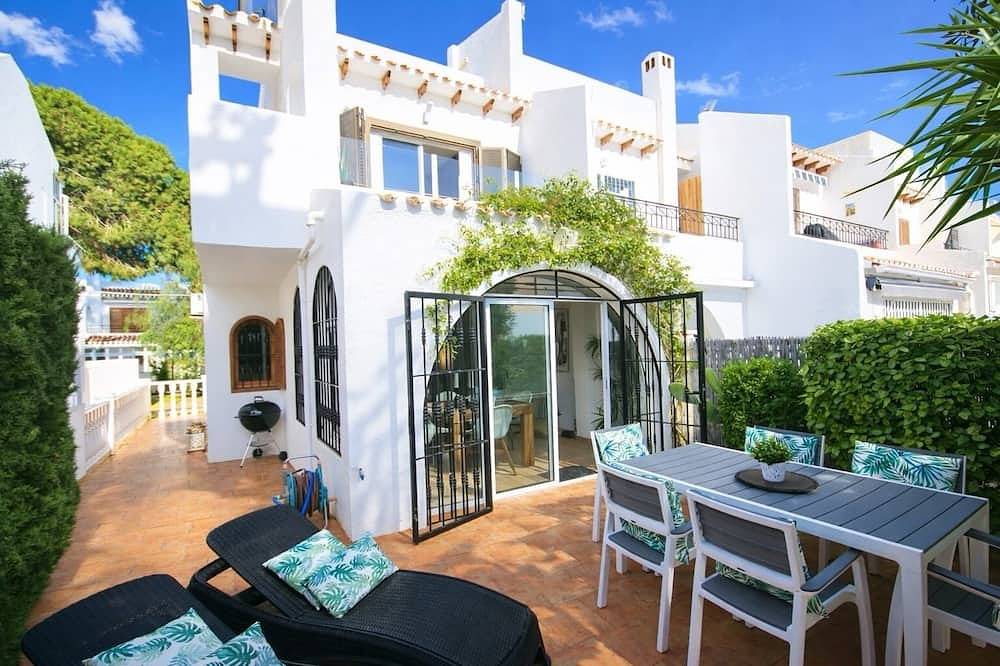 Casa Cabo Roig, a 2-minute walk from Cabo Roig Beach in Playa Fósil (Orihuela), Cabo Roig