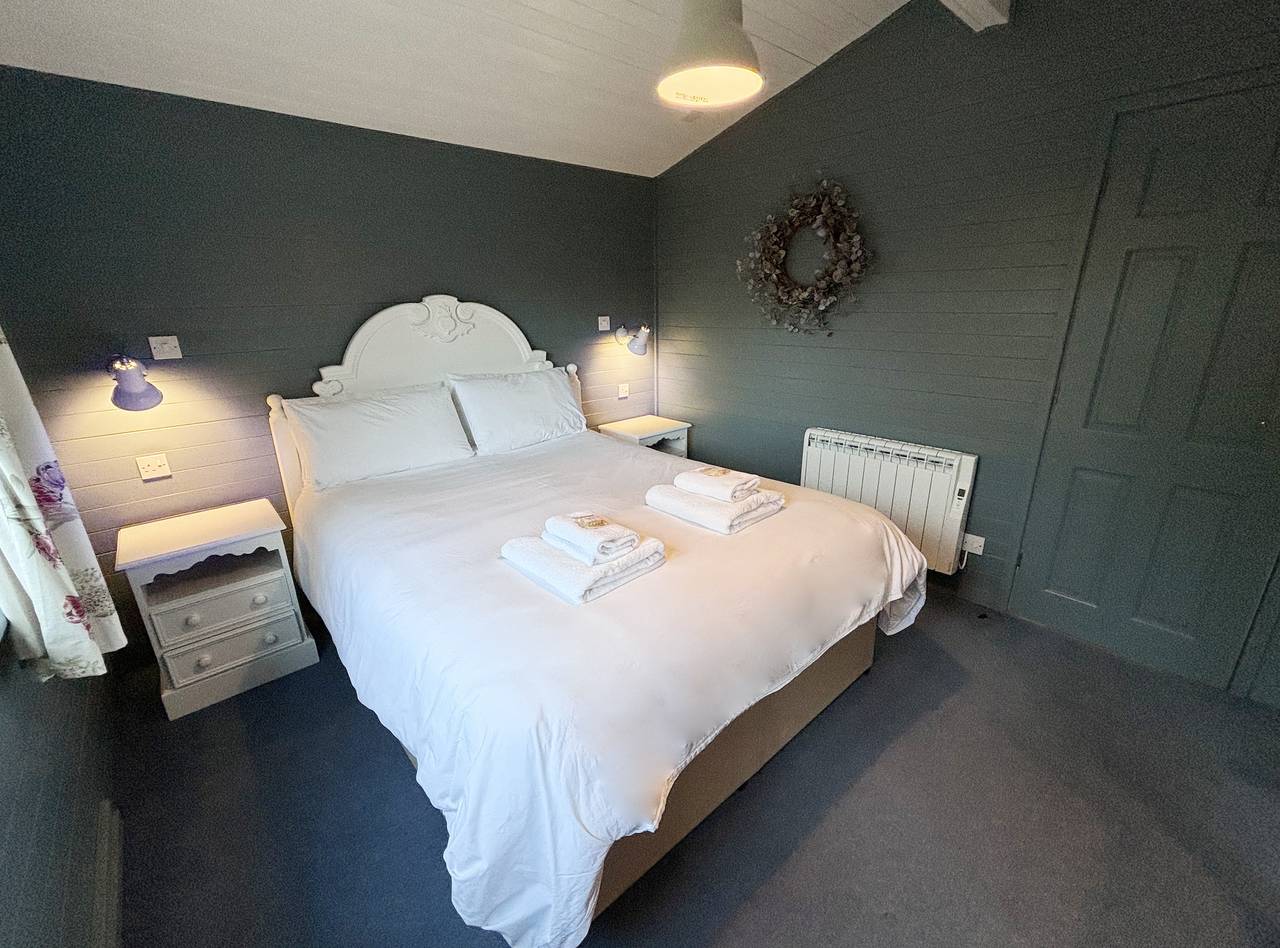 Lapwing Lodge with loch and mountain view in Stirling und Umgebung