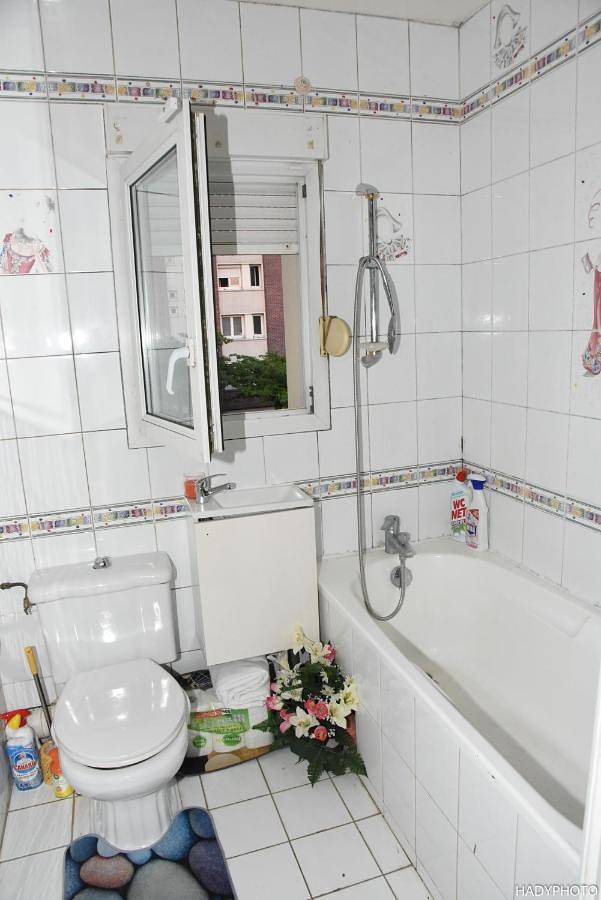 Appartement de vacances entier, Deluxe Double Room in Bondy, Seine-Saint-Denis
