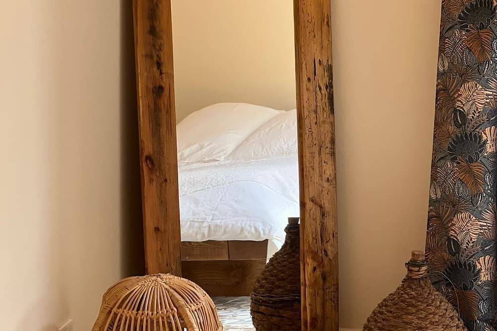 Cosy love house your relaxing home in an idyllic setting in Saint-Siffret, Nimes und Umgebung