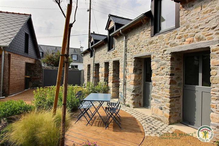 Gîte pour 3 personnes, avec Terrasse ainsi que Jardin et Vue à Binic