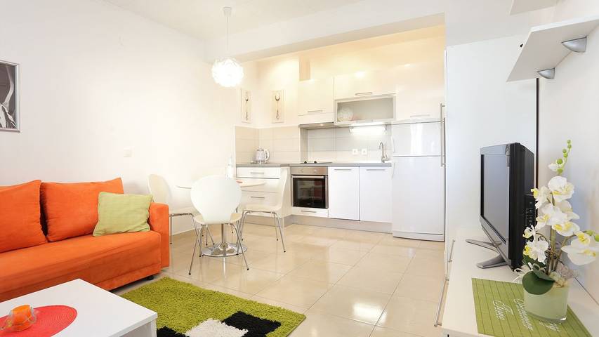 Ferieleilighet for 4 personer, med terrasse i Podgora