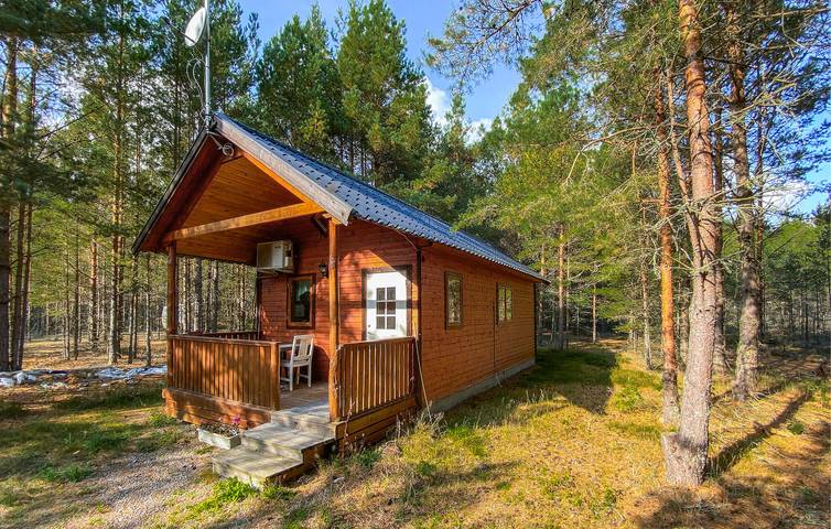 Hus för 4 Personer med trädgård in Småland