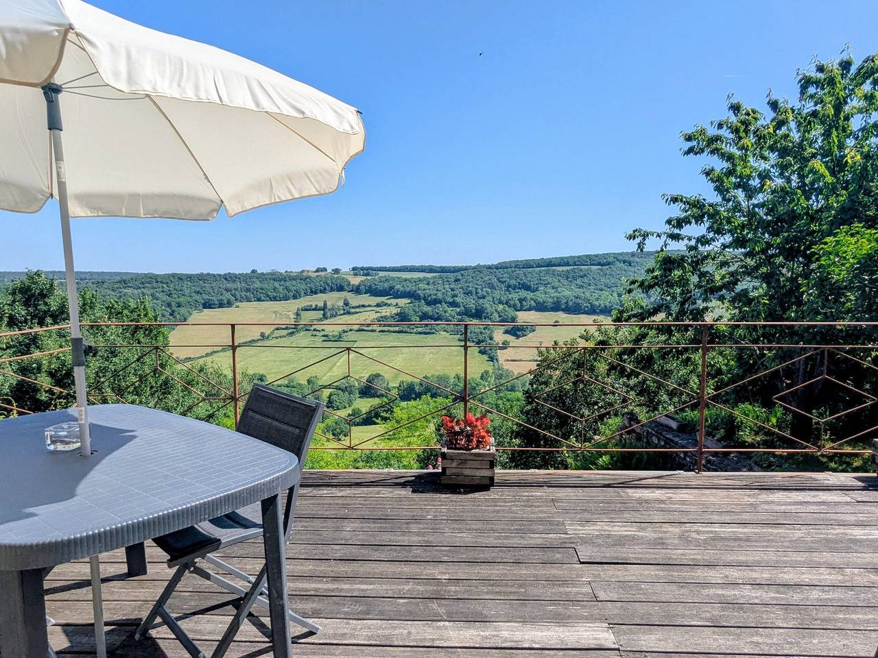 Gîte charmant, vue sur la vallée - 3 pers. in Flavigny-sur-Ozerain, Région de Montbard