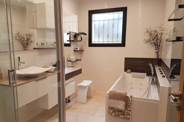 Gîte pour 10 personnes, avec jardin et piscine à Rochegude - 4