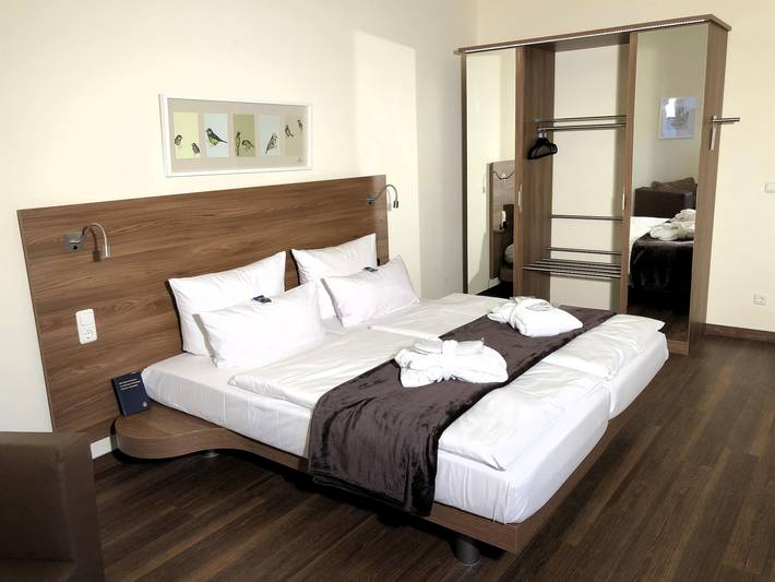 Hotel, mit Terrasse und Sauna am Tankumsee - 2