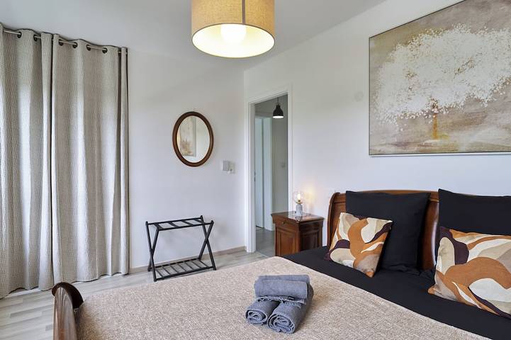 Entire apartment, Dans les étoiles - 2 bedroom with free parking near to the city center in Strasbourg, Strasbourg region