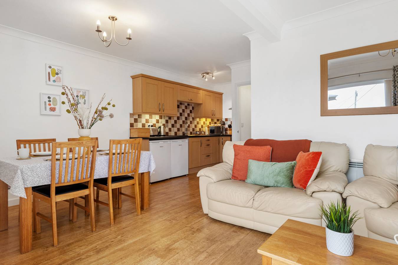Entire apartment, St Helens Apartment 2 - Short Walk to Beach in Amroth, Pembrokeshire