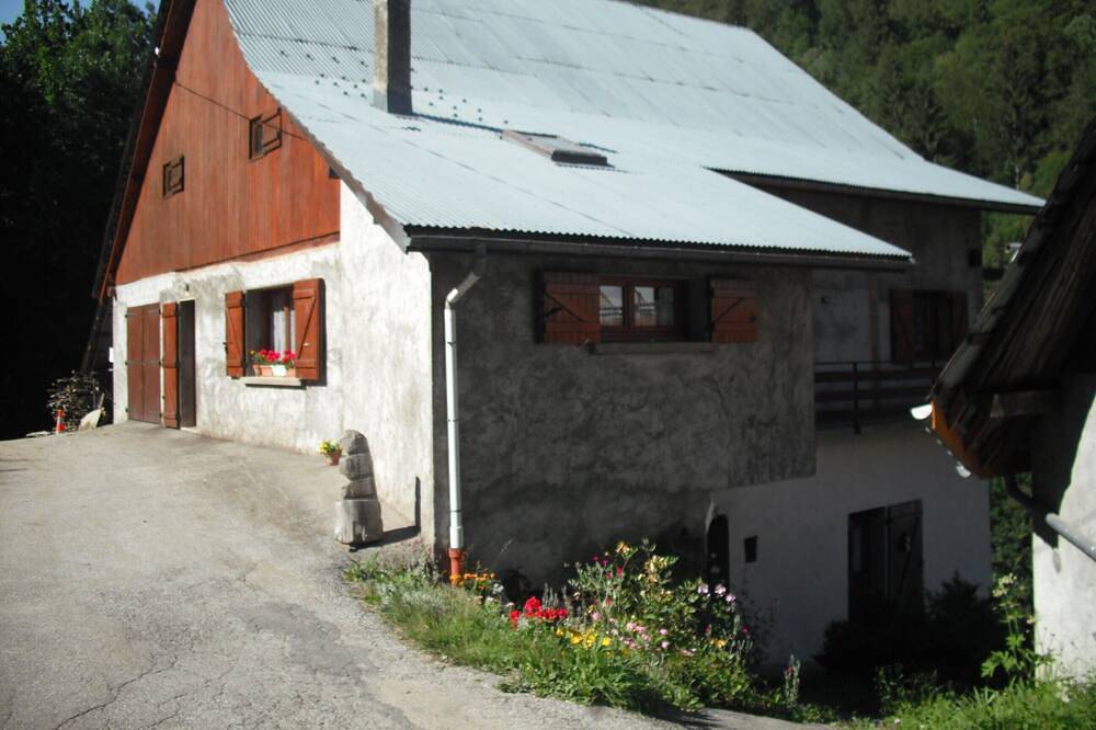 Appartement entier, Au  Chalet D'Olle 72 m2 à12 mn de Eau D Olle Expres  8 ou 16 couchages - wi-fi in Allemond, Parc national des Écrins