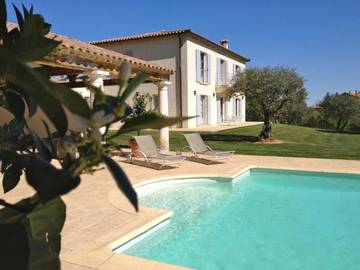 Gîte pour 13 personnes, avec jacuzzi ainsi que jardin et piscine à Martignargues