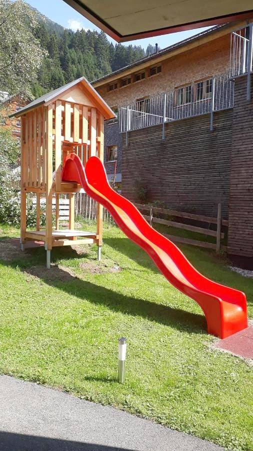 Ferienwohnung für 6 Personen, mit Garten und Sauna sowie Ausblick in Schröcken - 3