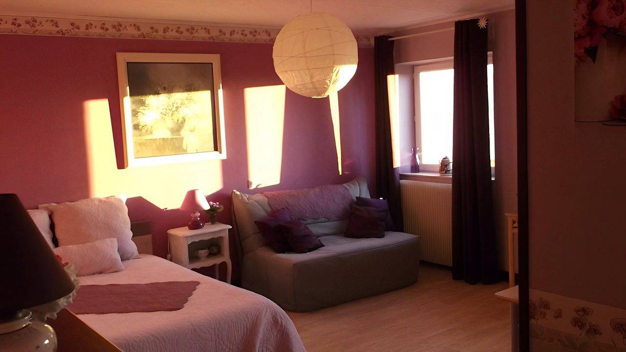 Alain et Flo - Chambre Violette in Charancieu, Région de La Tour-du-Pin