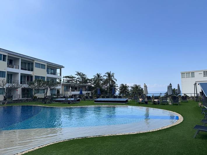 Ferieleilighet for 4 personer, med hage og badebasseng i tillegg til balkong, barnevennlig i Karon Beach