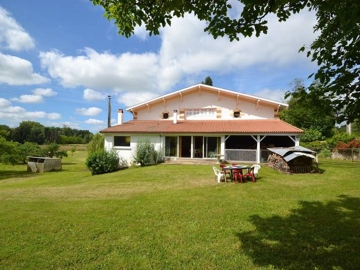 Gîte pour 6 personnes, avec jardin à Camiran