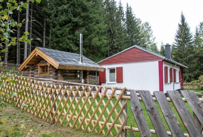 Ferienhaus für 4 Personen, mit Pool und Sauna sowie Garten und Whirlpool, mit Haustier