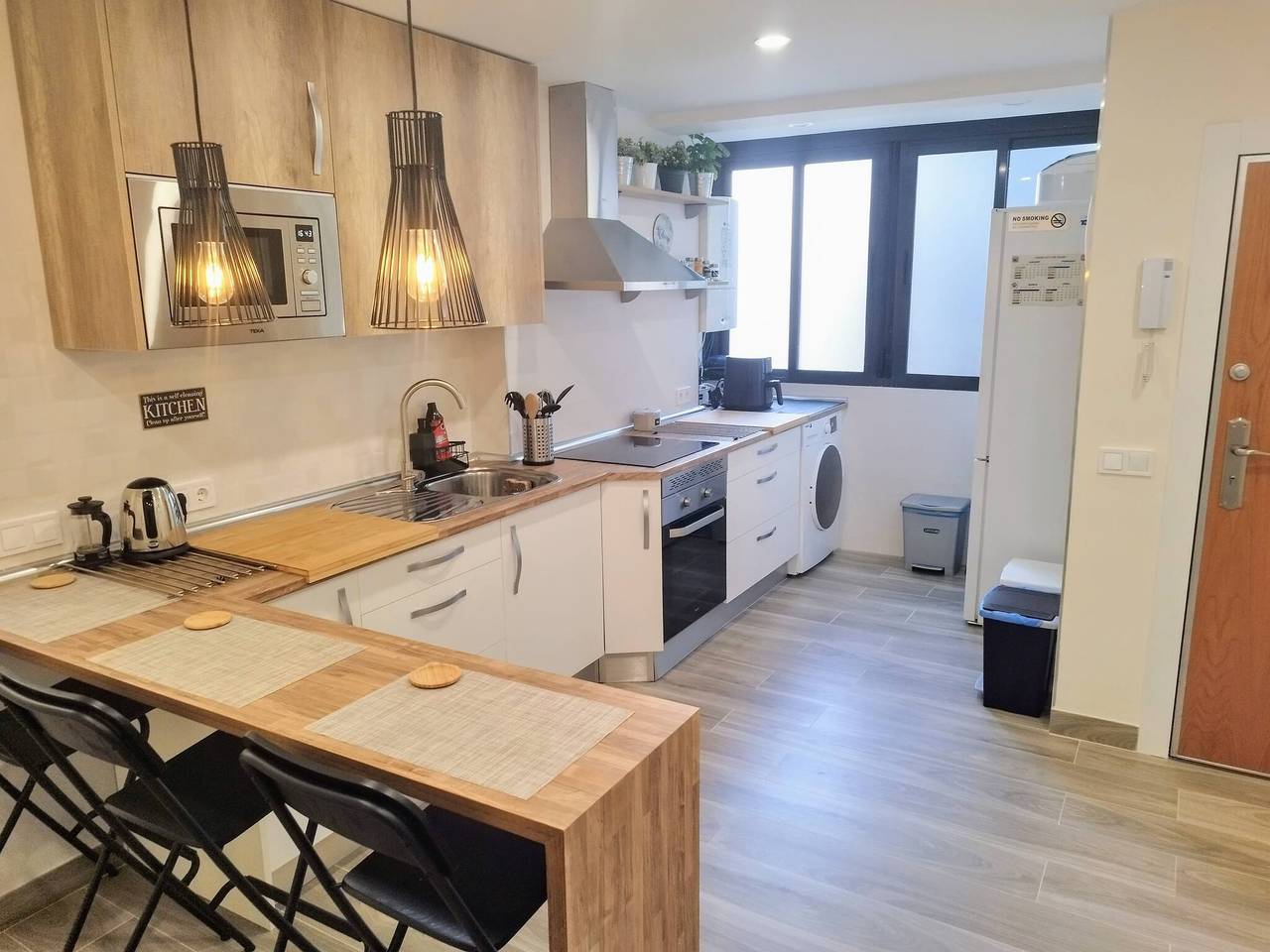 Cozy Guest Room in Modern Madrid Flat - Perfect for Digital Nomads in Madrid, Madrid Province