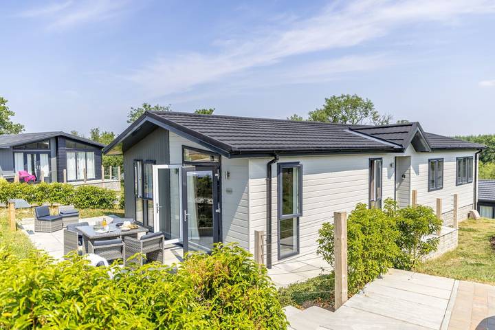 Lodge for 4 people, with garden and hot tub, with pets in Devon