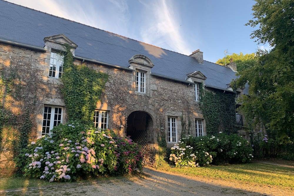 Ganze Wohnung, 17th century property between the pink granite coast & Lannion, Studio 33m2 in Saint-Quay-Perros, Rosa Granitküste