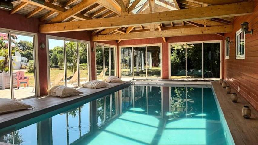 Appartement de vacances pour 15 personnes, avec jardin ainsi que sauna et piscine