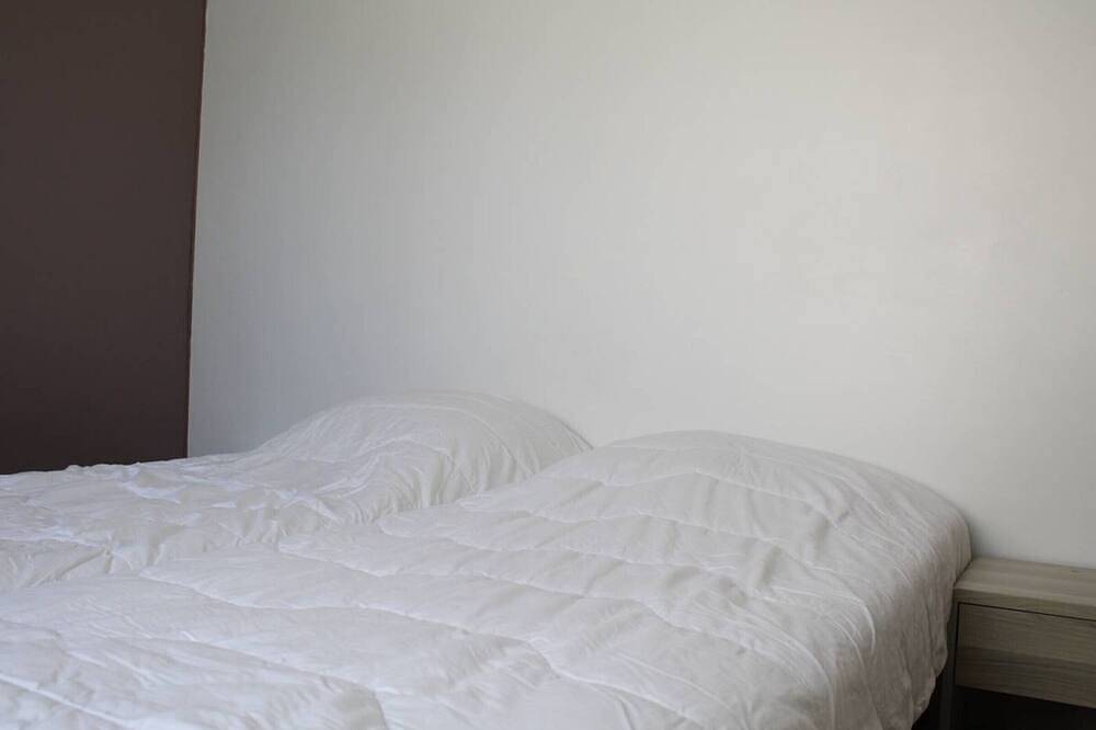 Cozy House with Garden, Near Aytré Beach and La Rochelle, Sleeps 6 in Aytré, La Rochelle region