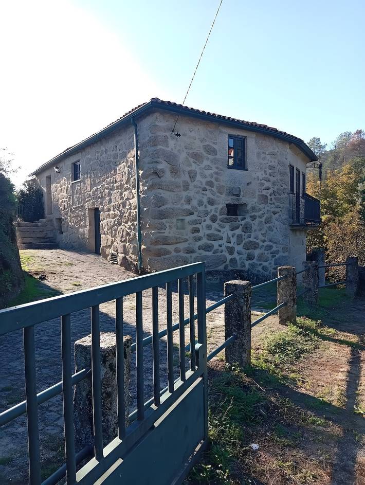 Ganze Ferienwohnung, Minihaus 'Casa Do Souto T1' mit Bergblick, privater Terrasse und WLAN in Soajo, Gerês