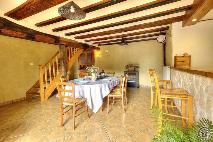 Gîte pour 7 personnes, avec terrasse dans Deux-Grosnes - 2