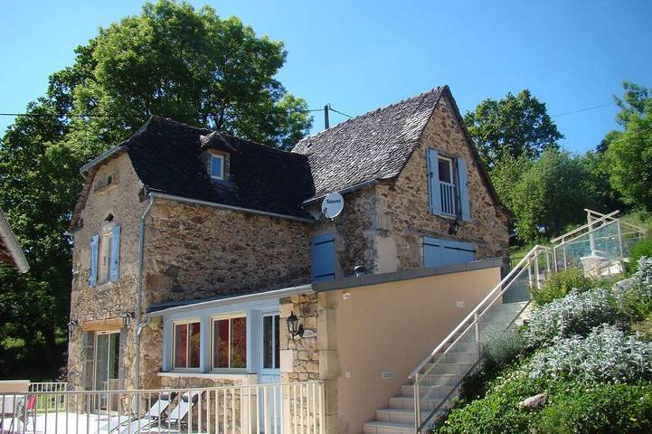 Gîte pour 9 personnes, avec jacuzzi et jardin, animaux acceptés dans Massif central
