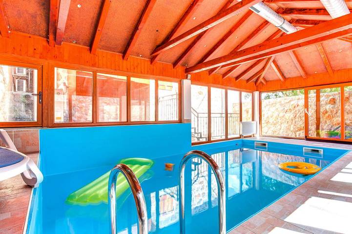 Ferienhaus für 12 Personen, mit Sauna und Pool sowie Garten und Terrasse, mit Haustier in Starigrad Paklenica - 2