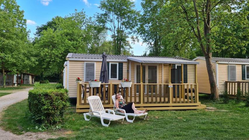 Camping pour 6 personnes, avec Terrasse et Jardin ainsi que Piscine et Vue