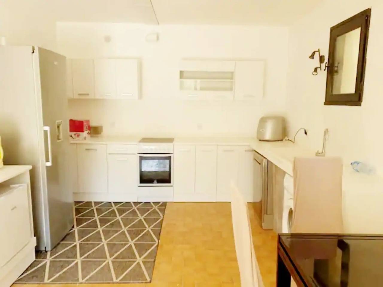 Casa de vacaciones 'Gite Au Rocher' con piscina privada, terraza privada y Wi-Fi in Chassiers, Parc naturel régional des Monts d'Ardèche