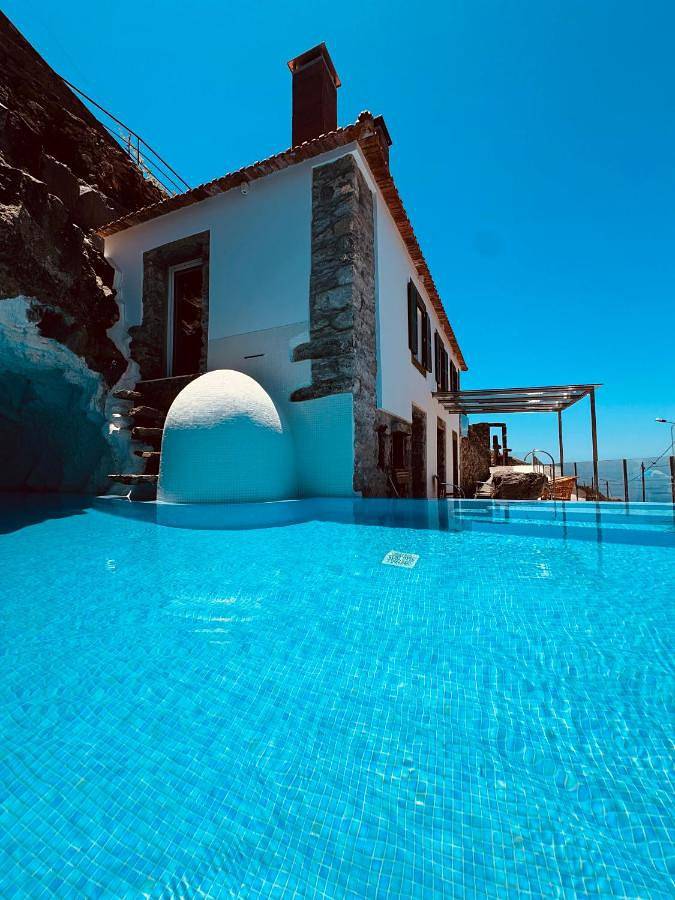 Location de vacances pour 4 personnes, avec jardin ainsi que piscine et vue dans Campanário - 2