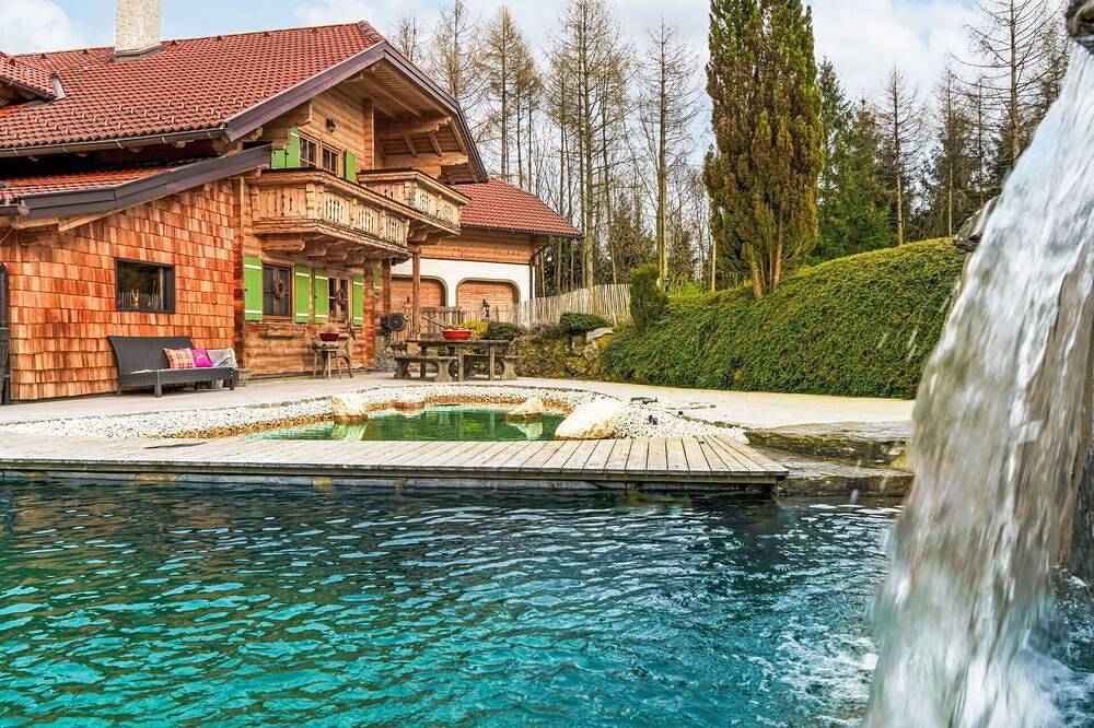 Schönes alleinstehendes Ferienhaus für 10 Leute mit Tv, Innenhof und Haustiere erlaubt in Braunau am Inn