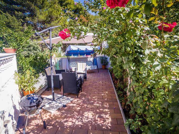 Entire apartment, Apartment Siesta - Two-Bedroom Apartment with Balcony and Sea View in Cavtat, Cavtat (Dalmatia)