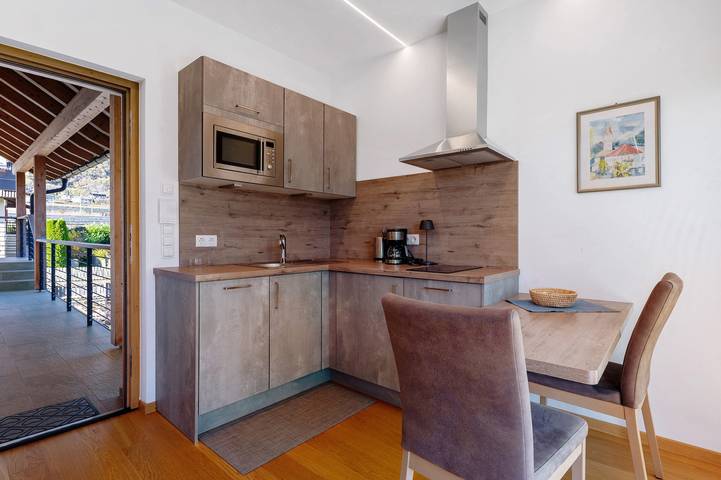 Entire apartment, Modern Apartment "3 Weger" with Panoramic Mountain Views, Balcony, and Wi-Fi in Andrian, Nonsberg Group